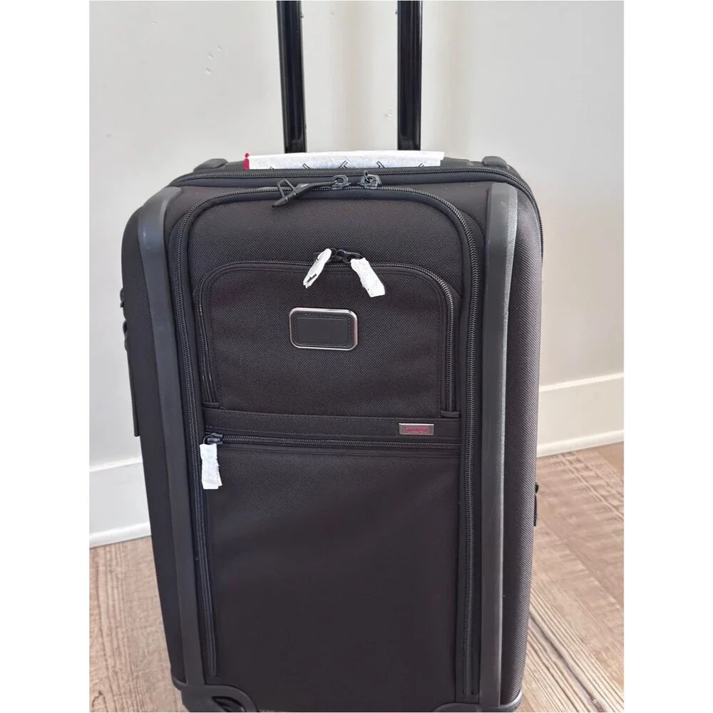 Tumi Black Upright Carry-On Spinner with Front Pockets Dual Access 4 Wheeled 🏖️
